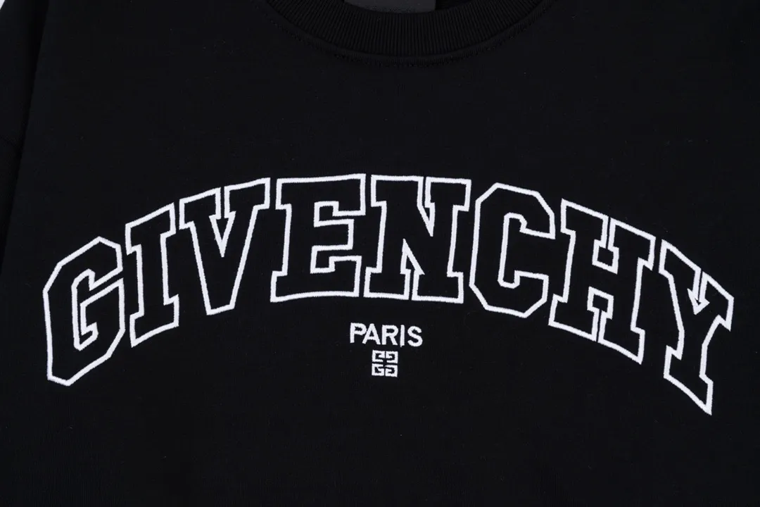 【GIVENCHY 公式旗艦店】ジバンシー  丸首の衛衣 スウェットご好評に付き再入荷！