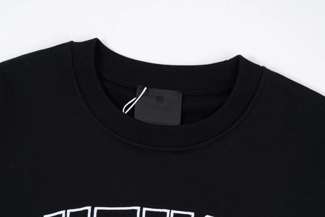 【GIVENCHY 公式旗艦店】ジバンシー  丸首の衛衣 スウェットご好評に付き再入荷！