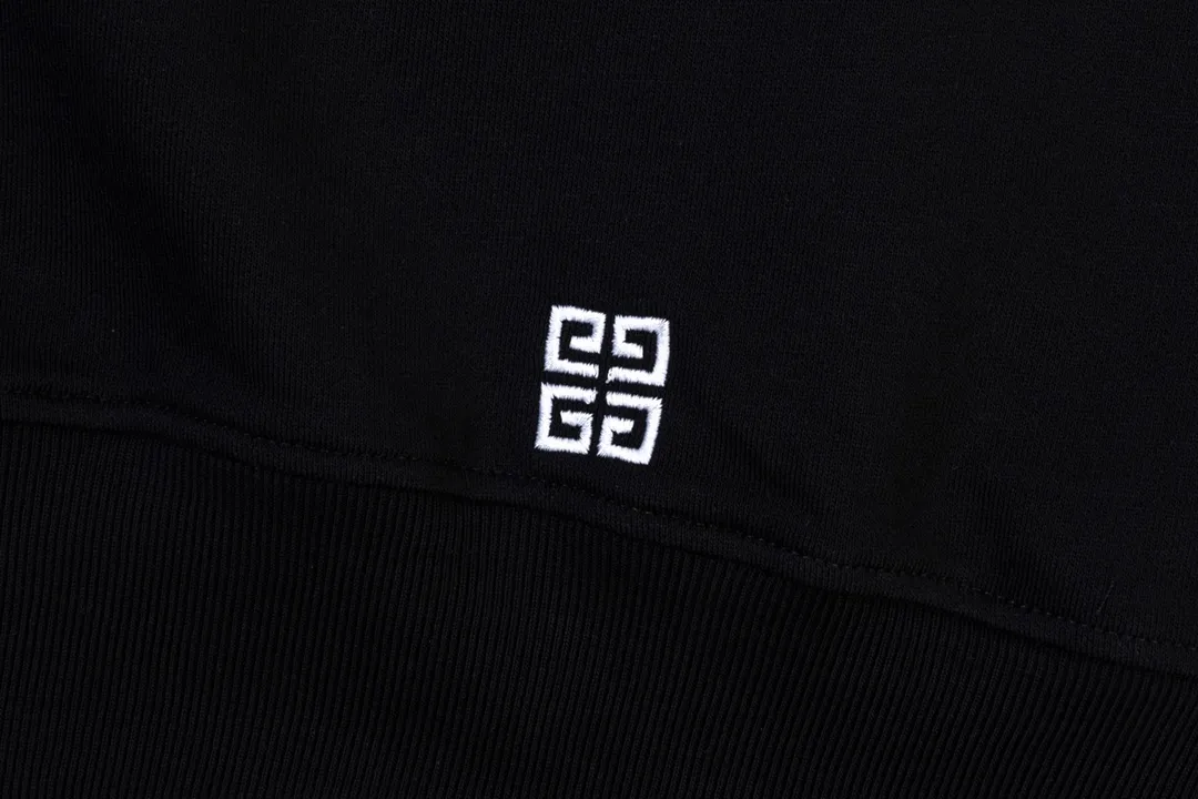 【GIVENCHY 公式旗艦店】ジバンシー  丸首の衛衣 スウェットご好評に付き再入荷！