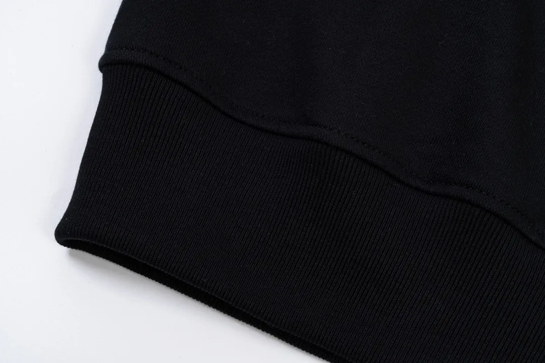 【GIVENCHY 公式旗艦店】ジバンシー  丸首の衛衣 スウェットご好評に付き再入荷！