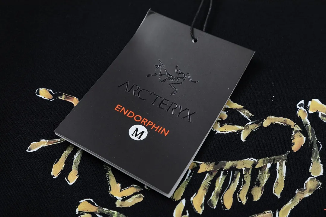【ARCTERYX 公式旗艦店】アークテリクス  丸首の衛衣  スウェット ご好評に付き再入荷！241210