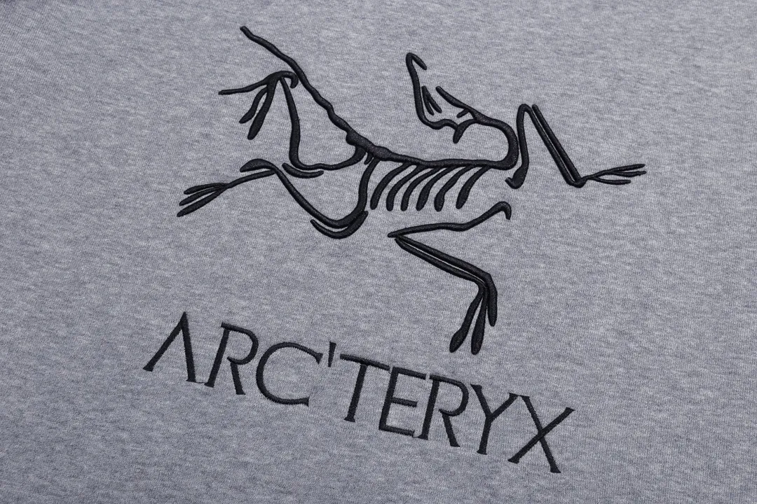 【ARCTERYX 公式旗艦店】アークテリクス  パーカー  スウェット ご好評に付き再入荷！241210
