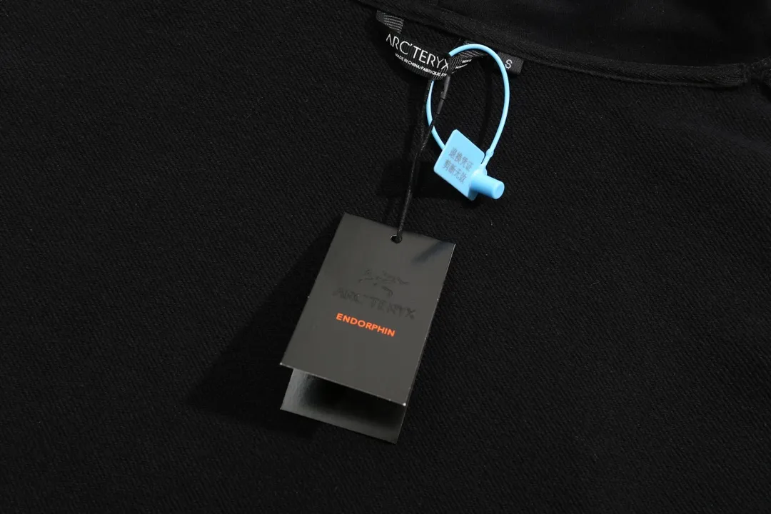 【ARCTERYX 公式旗艦店】アークテリクス  パーカー  スウェット ご好評に付き再入荷！241121