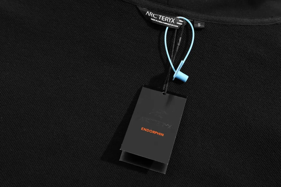 【ARCTERYX 公式旗艦店】アークテリクス  パーカー  スウェット ご好評に付き再入荷！241121