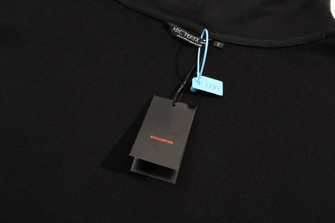 【ARCTERYX 公式旗艦店】アークテリクス  パーカー  スウェット ご好評に付き再入荷！241121