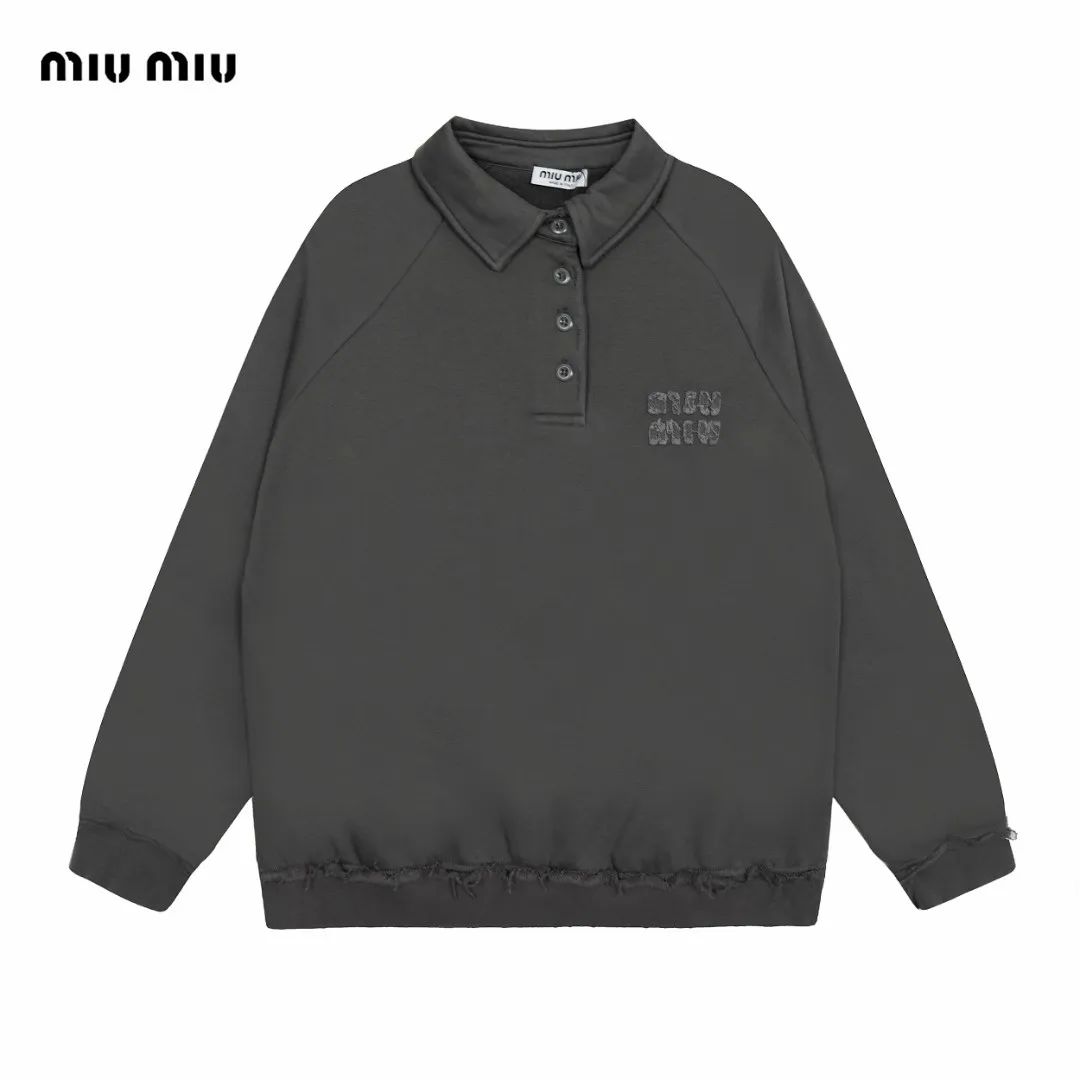 【Miumiu 公式旗艦店】ミュウミュウ  丸首の衛衣 スウェット ご好評に付き再入荷！241122