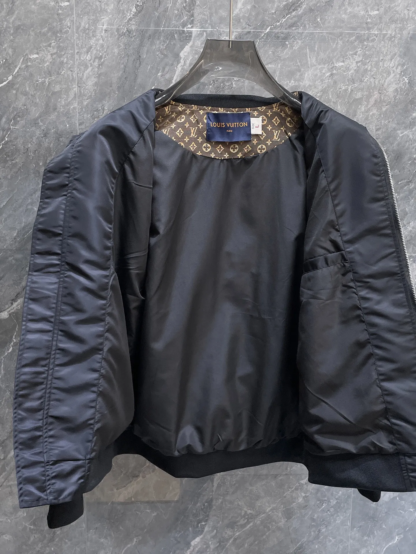 LV【LOUIS VUITTON 公式旗艦店】ルイヴィトン  ジャケット着 ご好評に付き再入荷！250106
