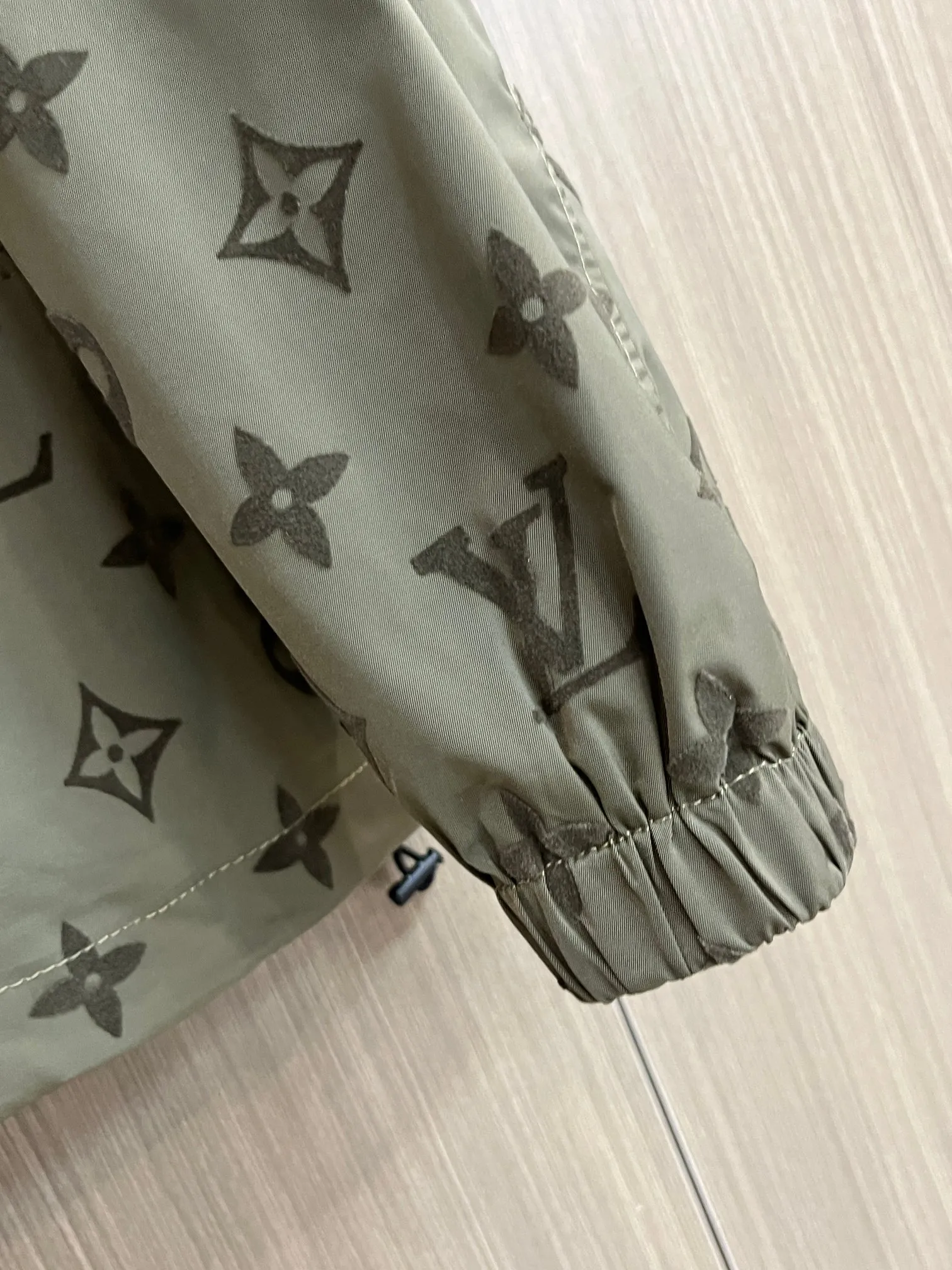 LV【LOUIS VUITTON 公式旗艦店】ルイヴィトン  ジャケット着 ご好評に付き再入荷！250106