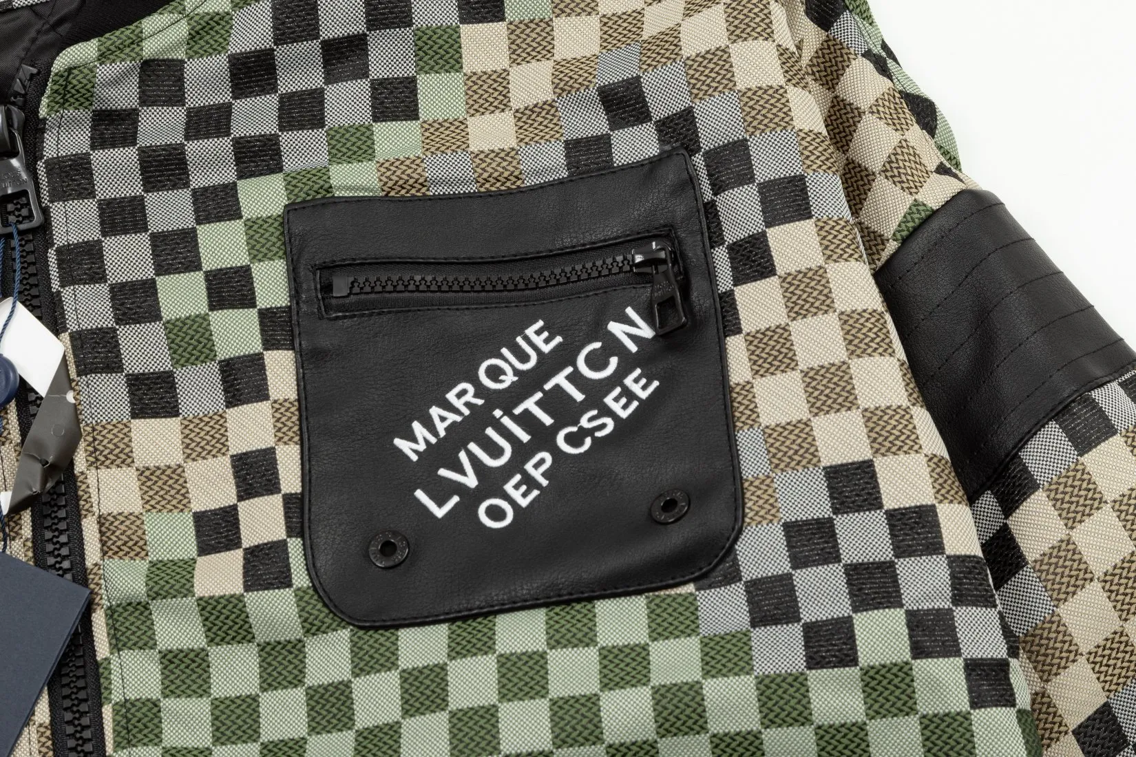LV【LOUIS VUITTON  公式旗艦店】ルイヴィトン   ジャケット着 好評に付き再入荷！ 241216