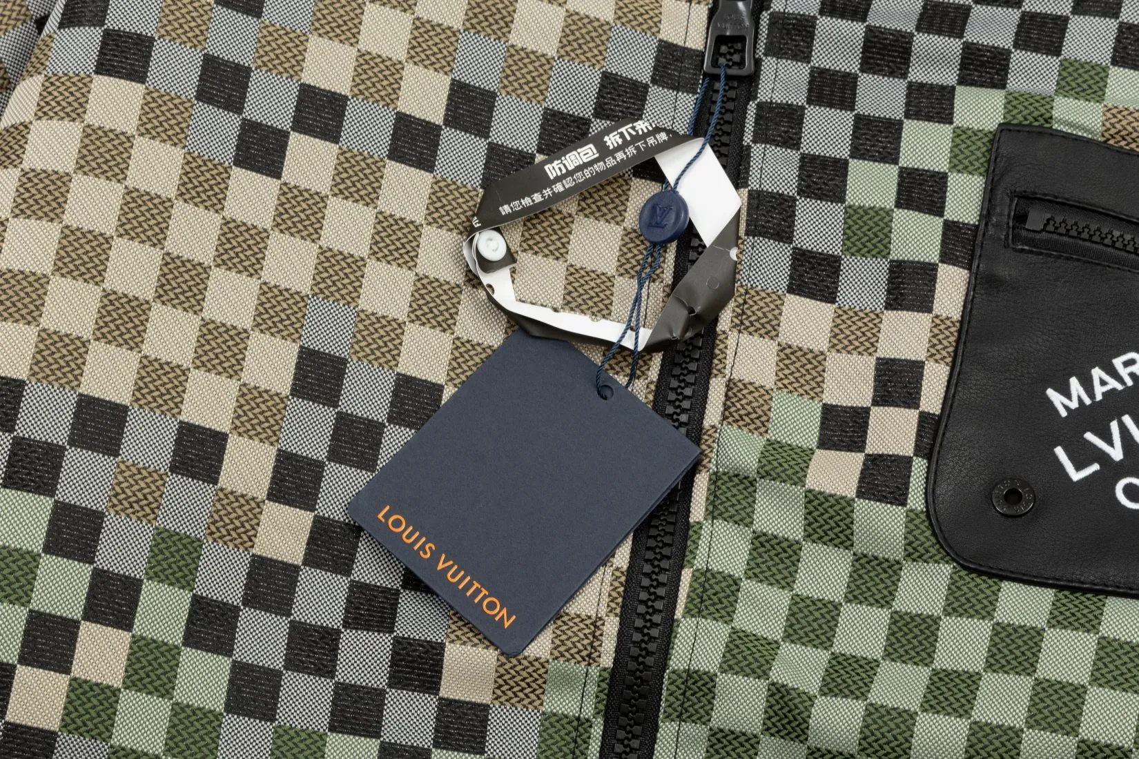 LV【LOUIS VUITTON  公式旗艦店】ルイヴィトン   ジャケット着 好評に付き再入荷！ 241216
