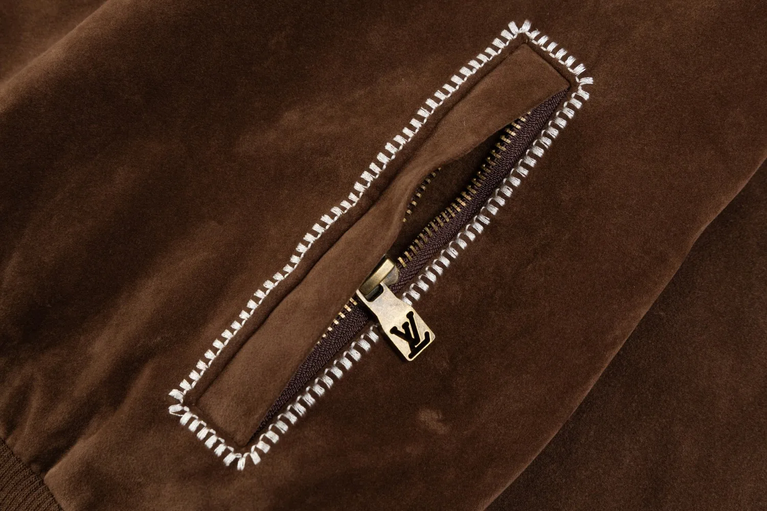 【LOUIS VUITTON  公式旗艦店】ルイヴィトン  ジャケット着ご好評に付き再入荷！241111