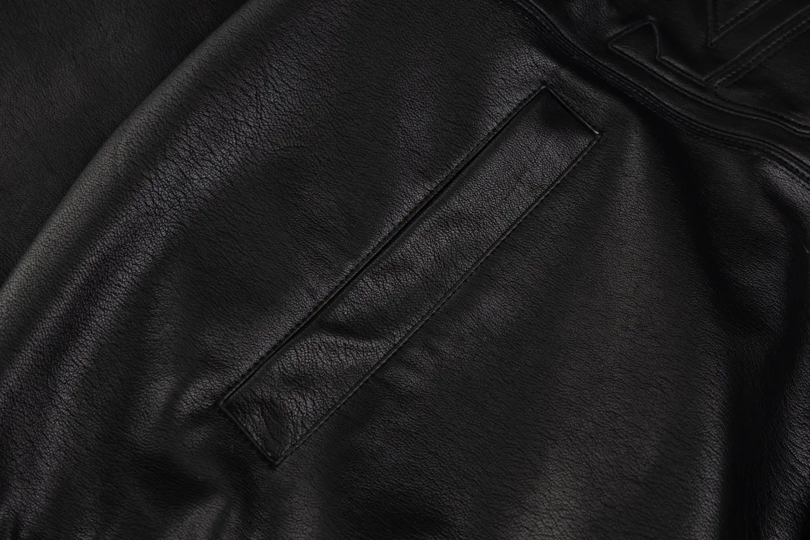 LV 【LOUIS VUITTON  公式旗艦店】ルイヴィトン  ジャケット着 好評に付き再入荷！241021