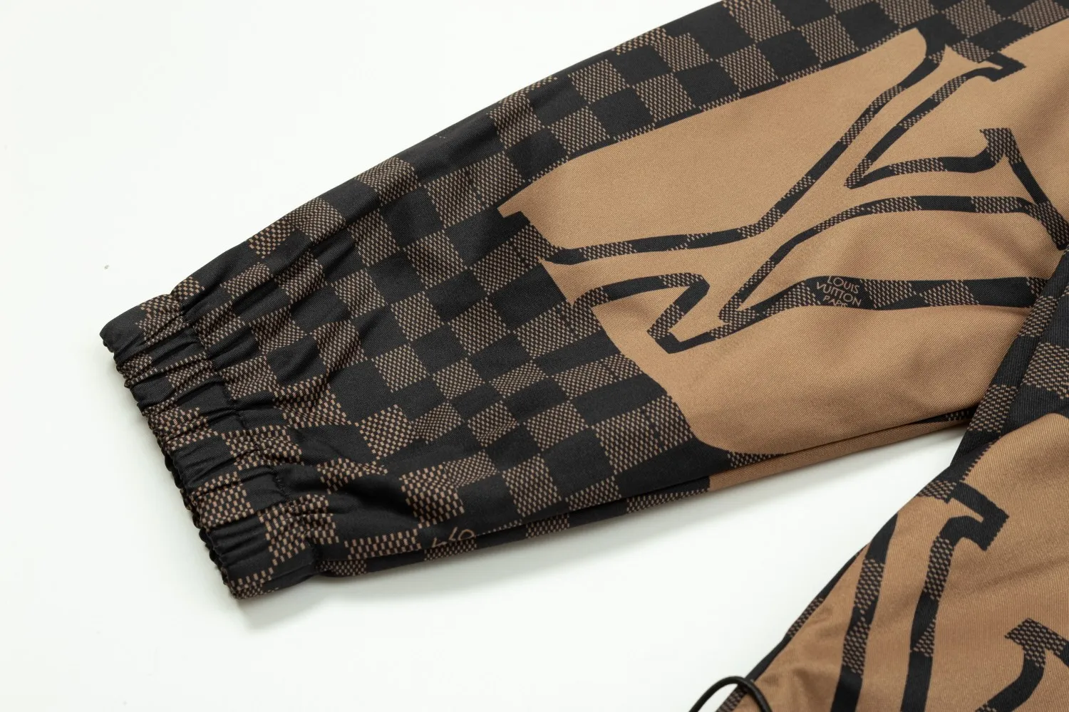 LV 【LOUIS VUITTON 公式旗艦店】ルイヴィトン  ジャケット着 ご好評に付き再入荷！241021