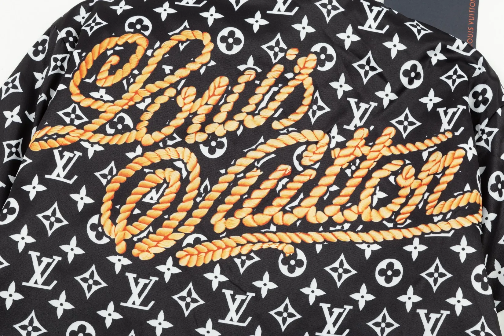 LV 【LOUIS VUITTON 公式旗艦店】ルイヴィトン  ジャケット着 ご好評に付き再入荷！241021