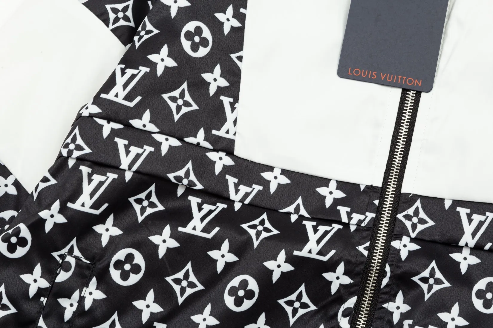 LV 【LOUIS VUITTON 公式旗艦店】ルイヴィトン  ジャケット着 ご好評に付き再入荷！241021