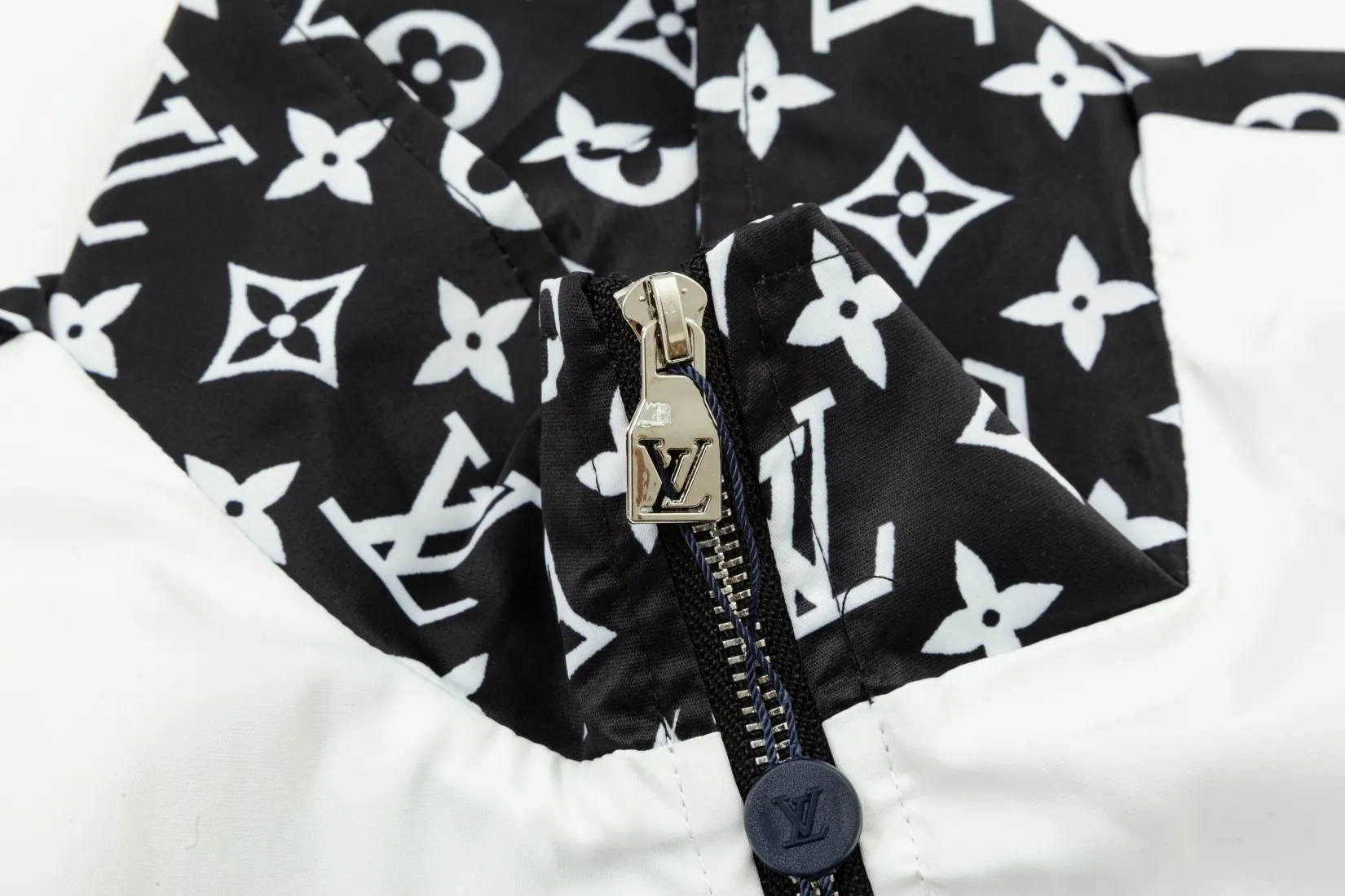 LV 【LOUIS VUITTON 公式旗艦店】ルイヴィトン  ジャケット着 ご好評に付き再入荷！241021