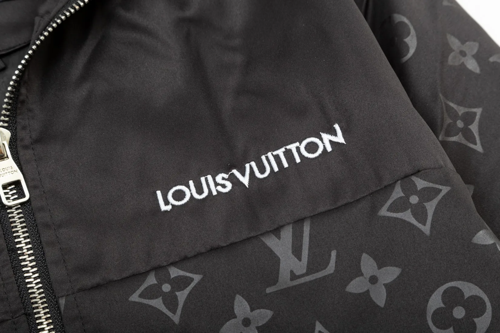 LV 【LOUIS VUITTON 公式旗艦店】ルイヴィトン  ジャケット着 ご好評に付き再入荷！241021