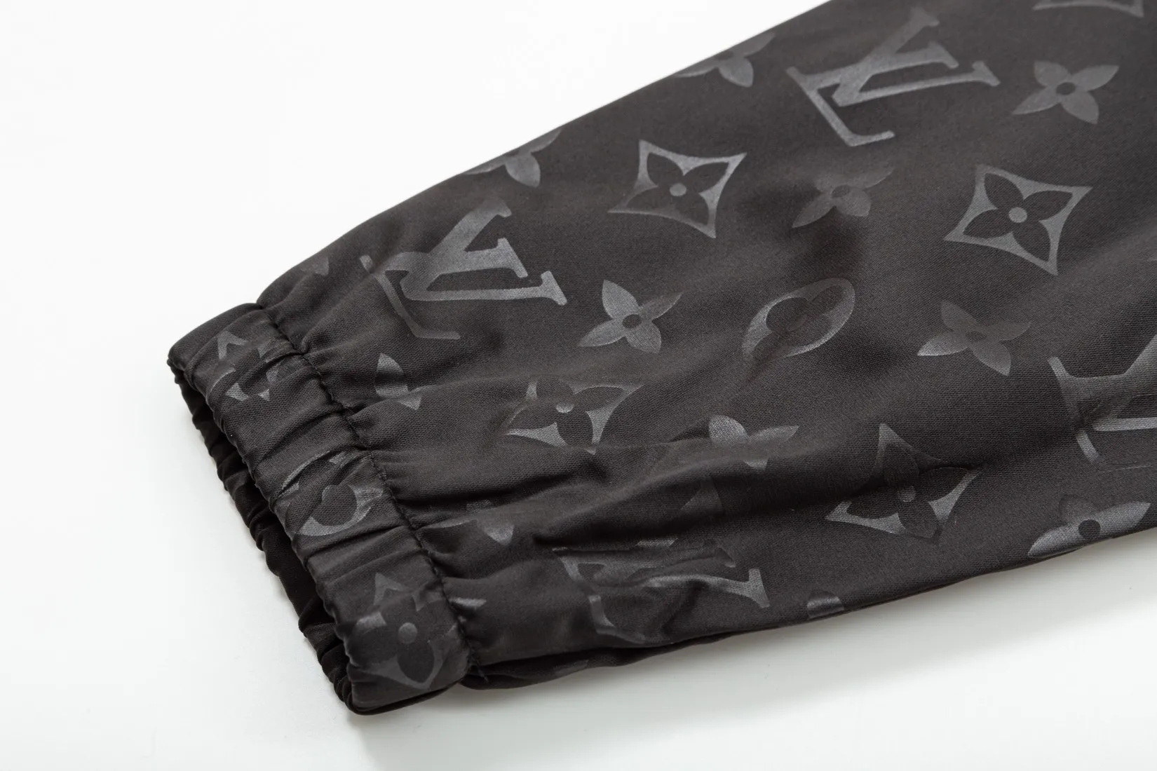 LV 【LOUIS VUITTON 公式旗艦店】ルイヴィトン  ジャケット着 ご好評に付き再入荷！241021