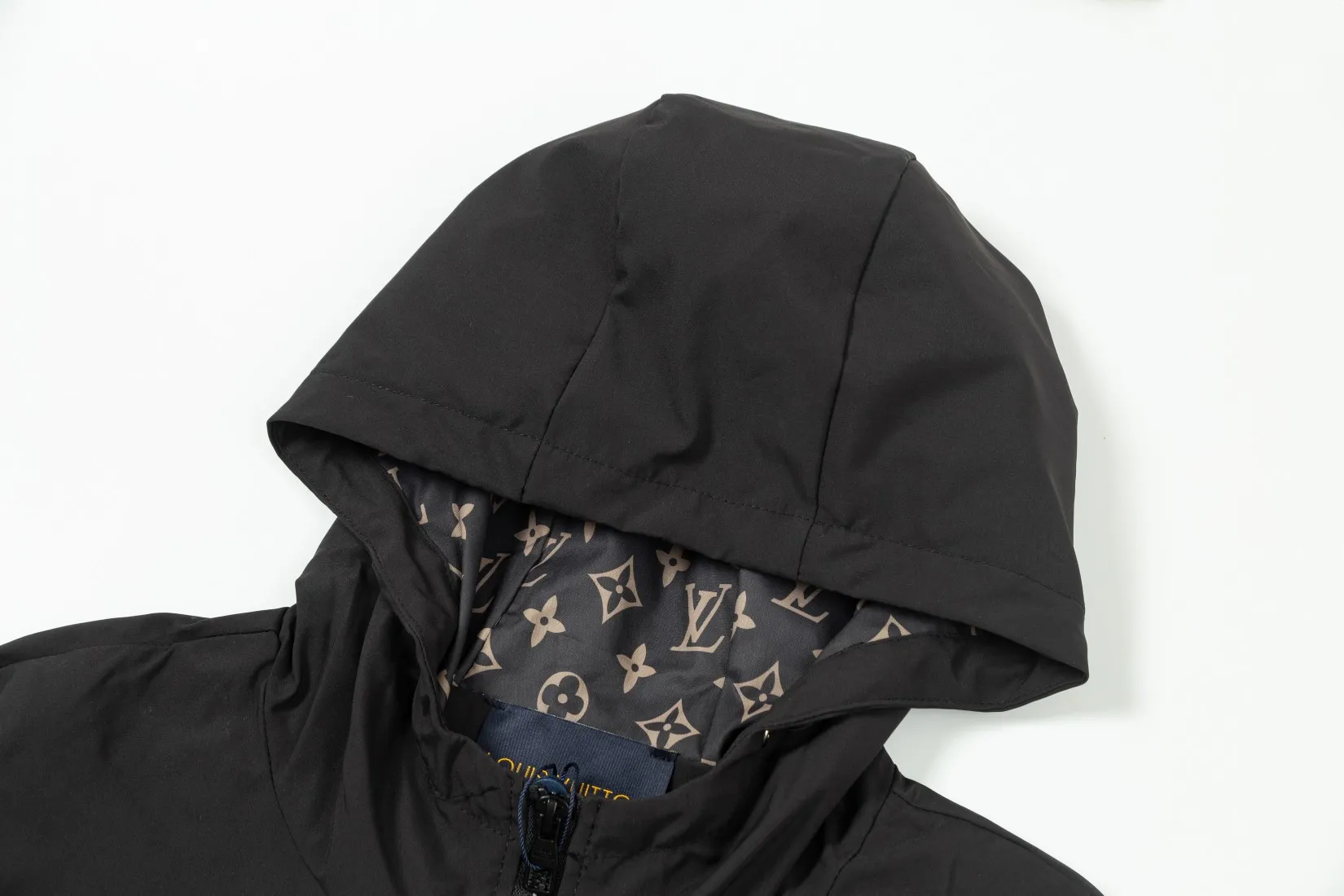 LV 【LOUIS VUITTON 公式旗艦店】ルイヴィトン  ジャケット着 ご好評に付き再入荷！241021