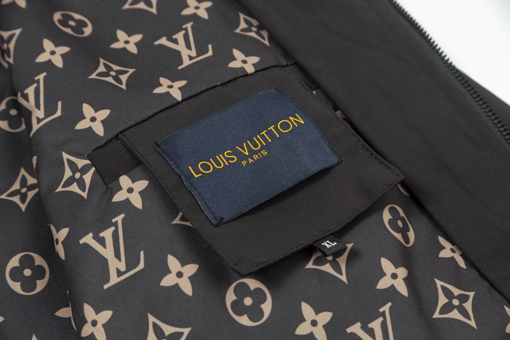 LV 【LOUIS VUITTON 公式旗艦店】ルイヴィトン  ジャケット着 ご好評に付き再入荷！241021