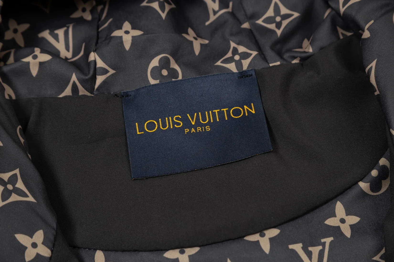 LV 【LOUIS VUITTON 公式旗艦店】ルイヴィトン  ジャケット着 ご好評に付き再入荷！241021