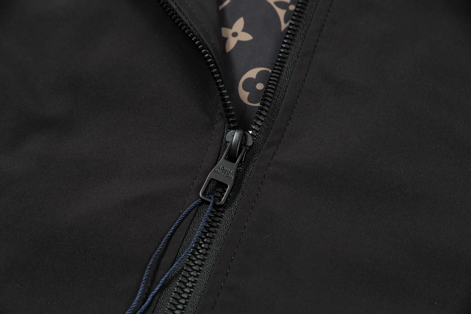 LV 【LOUIS VUITTON 公式旗艦店】ルイヴィトン  ジャケット着 ご好評に付き再入荷！241021