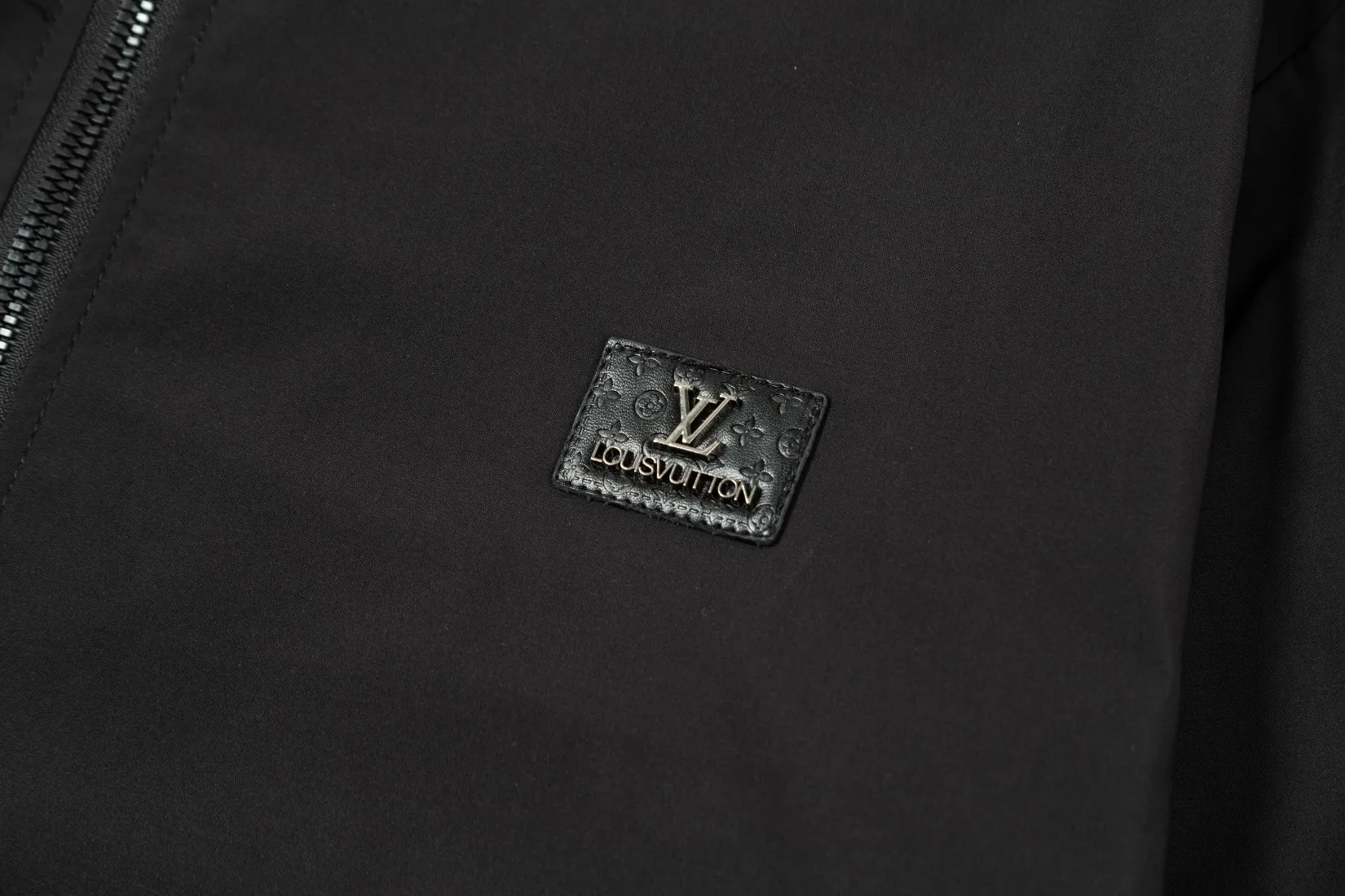 LV 【LOUIS VUITTON 公式旗艦店】ルイヴィトン  ジャケット着 ご好評に付き再入荷！241021