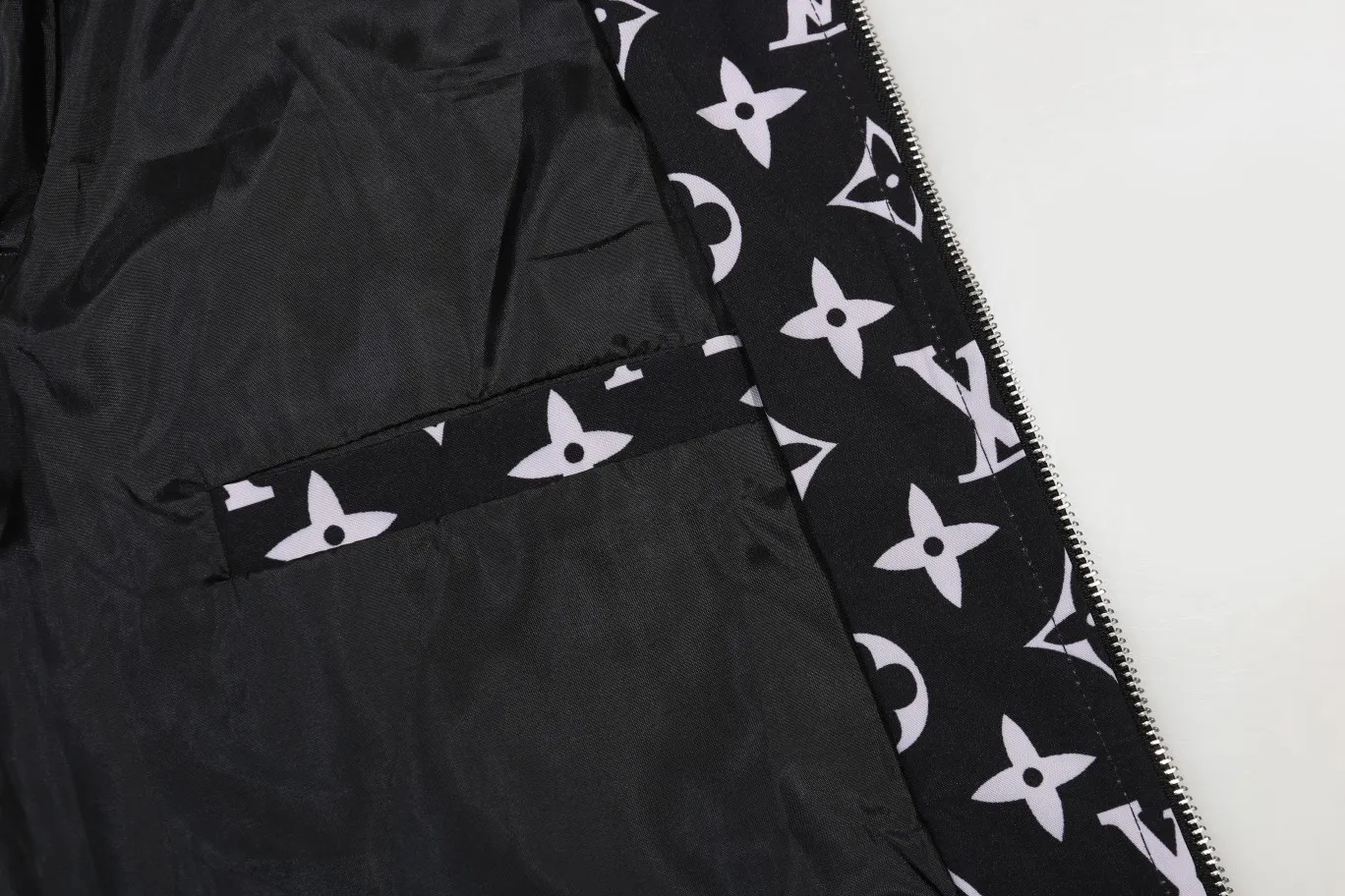 【LOUIS VUITTON】ルイヴィトン   ジャケット着ご好評に付き再入荷！240921