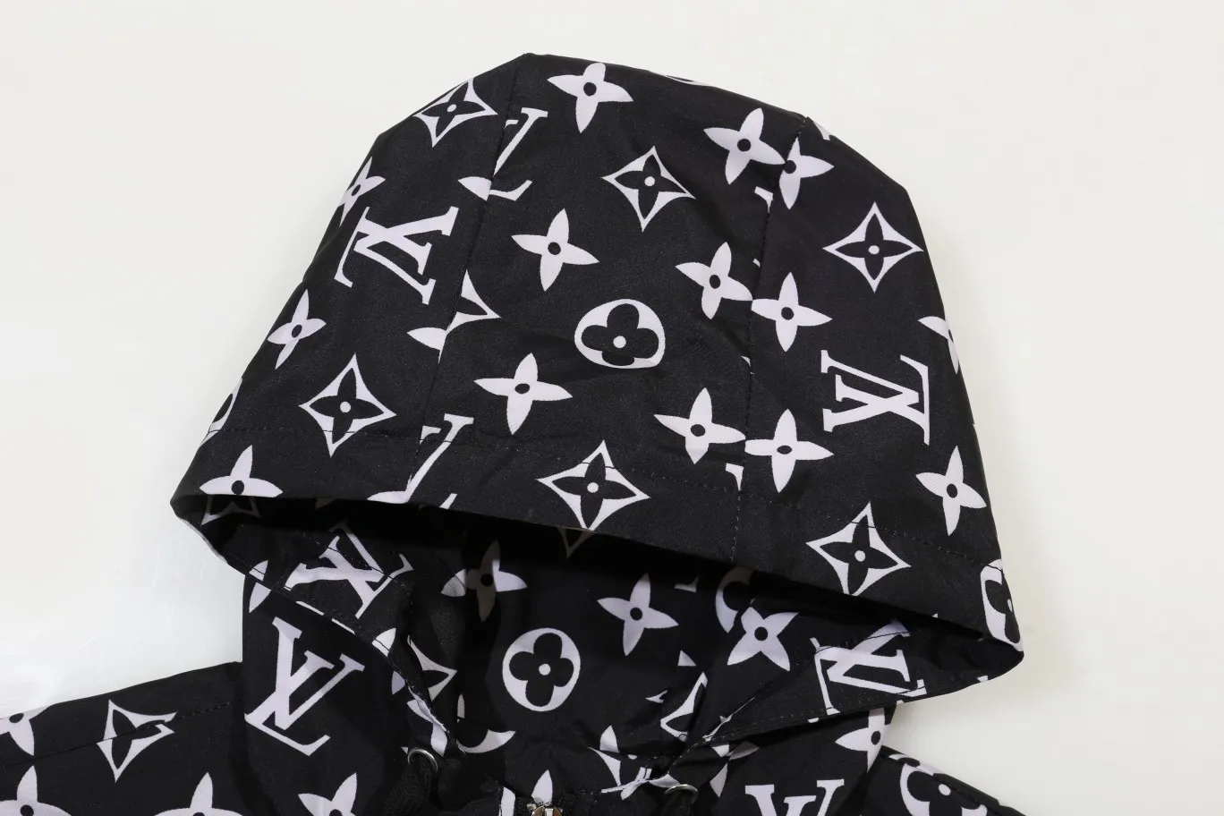【LOUIS VUITTON】ルイヴィトン   ジャケット着ご好評に付き再入荷！240921