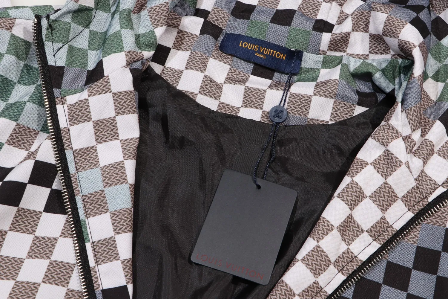 【LOUIS VUITTON】ルイヴィトン   ジャケット着  ご好評に付き再入荷！240921