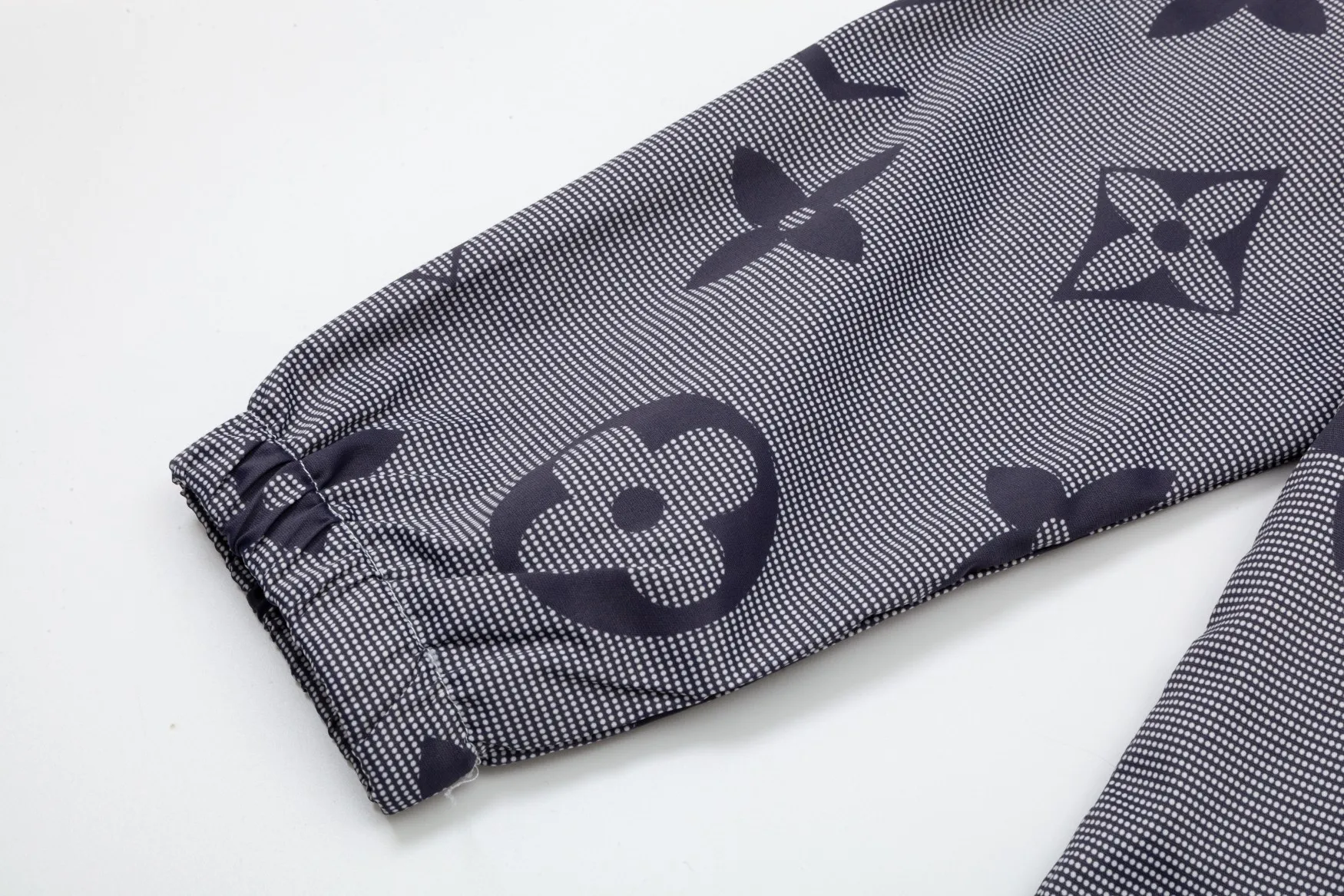 【LOUIS VUITTON  公式旗艦店】ルイヴィトン  ジャケット着 好評に付き再入荷 240826