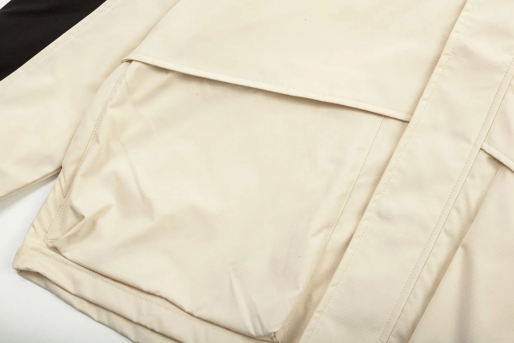 【GUCCI  公式旗艦店】グッチ   ジャケット着 好評に付き再入荷！241212