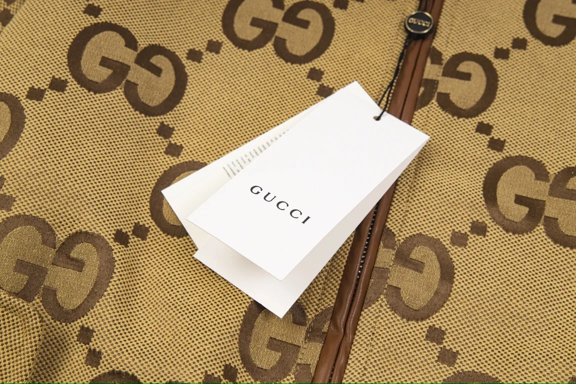 【GUCCI  公式旗艦店】グッチ  ジャケット着 ご好評に付き再入荷！241212