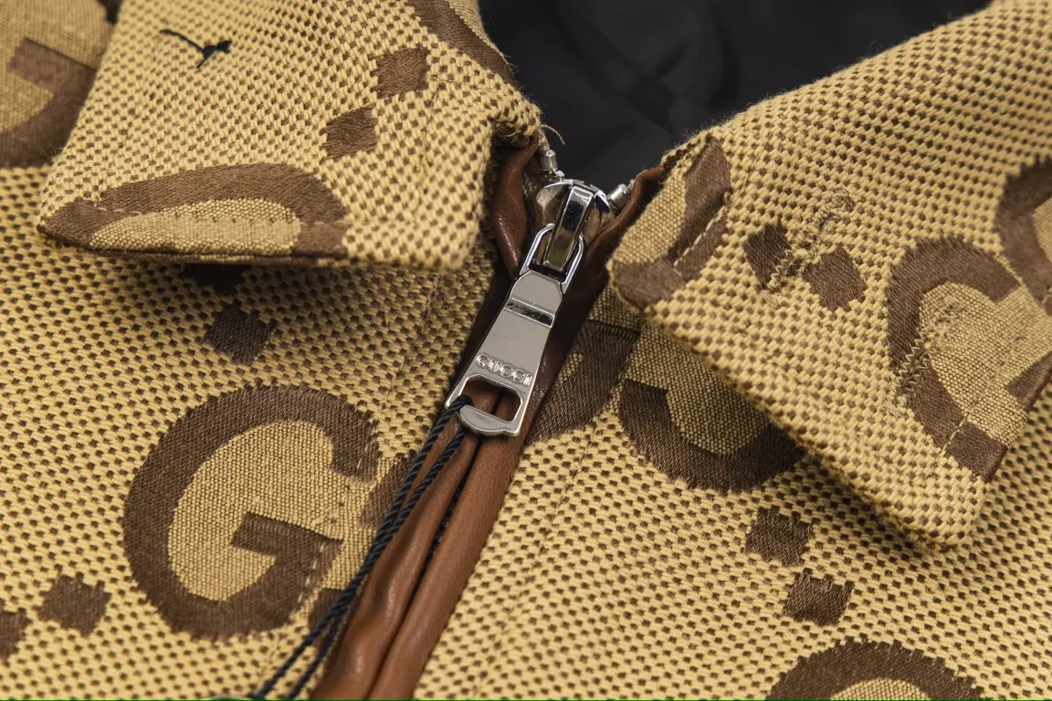 【GUCCI  公式旗艦店】グッチ  ジャケット着 ご好評に付き再入荷！241212