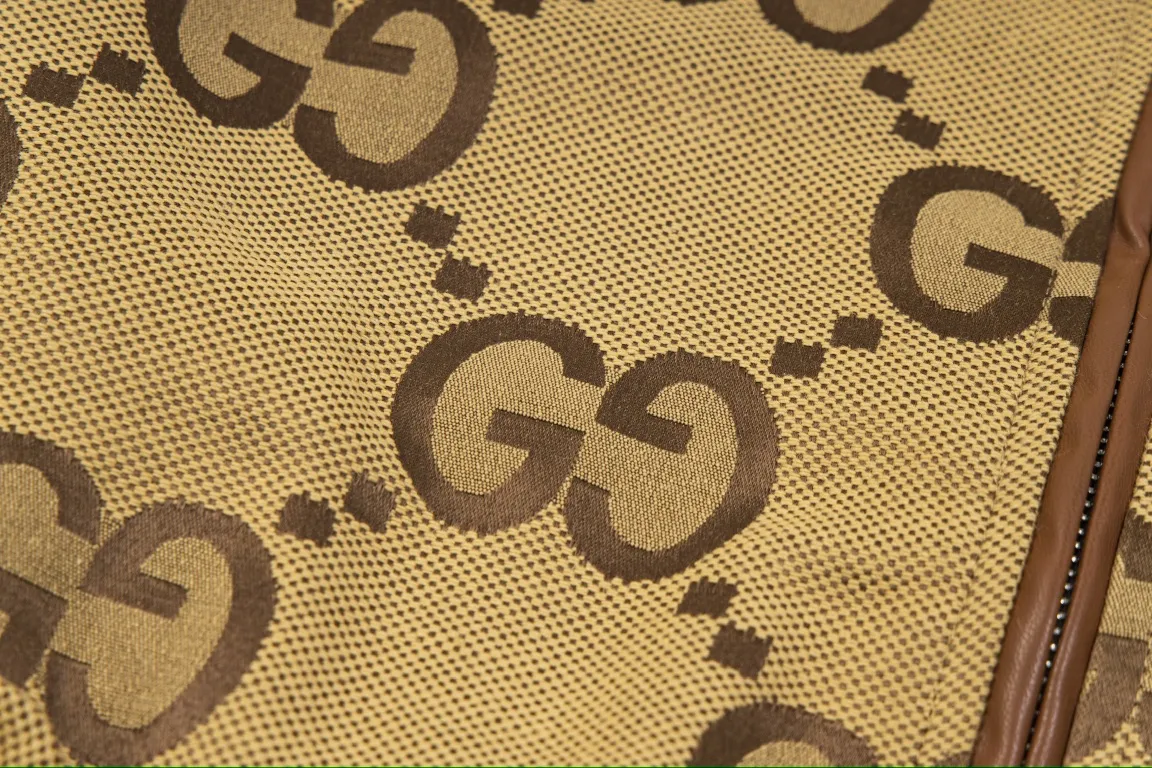 【GUCCI  公式旗艦店】グッチ  ジャケット着 ご好評に付き再入荷！241212