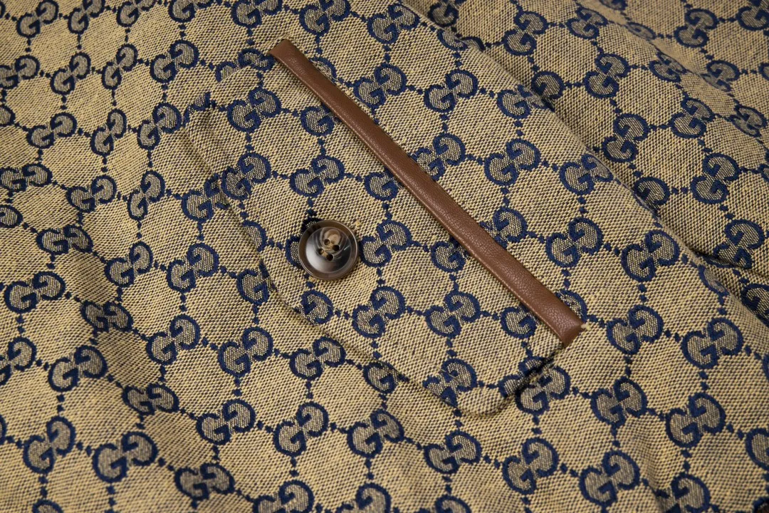 【GUCCI  公式旗艦店】グッチ  ジャケット着 ご好評に付き再入荷！241021