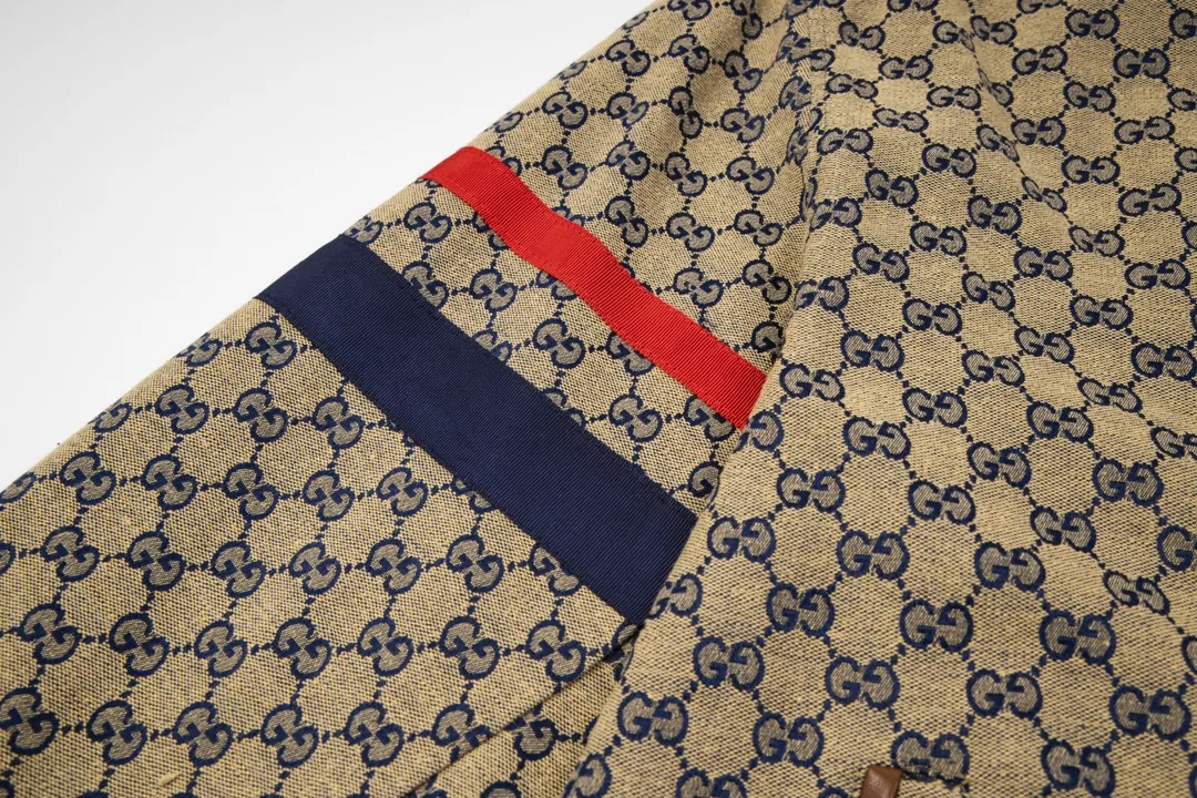 【GUCCI  公式旗艦店】グッチ  ジャケット着 ご好評に付き再入荷！241021