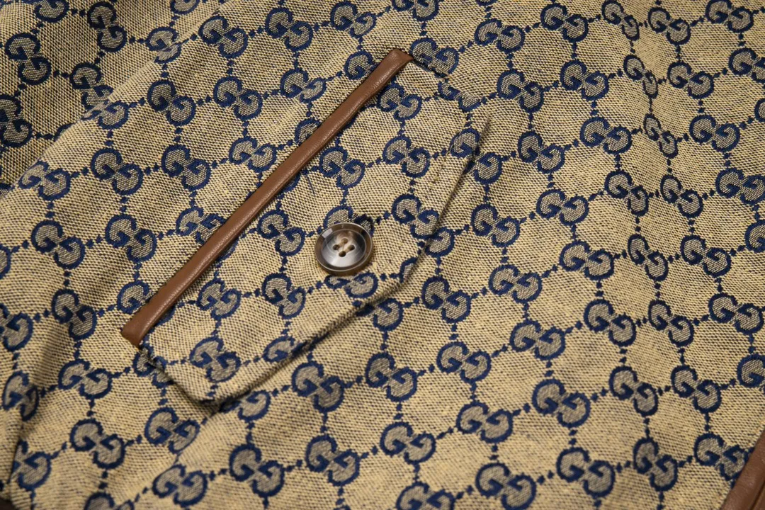 【GUCCI  公式旗艦店】グッチ  ジャケット着 ご好評に付き再入荷！241021