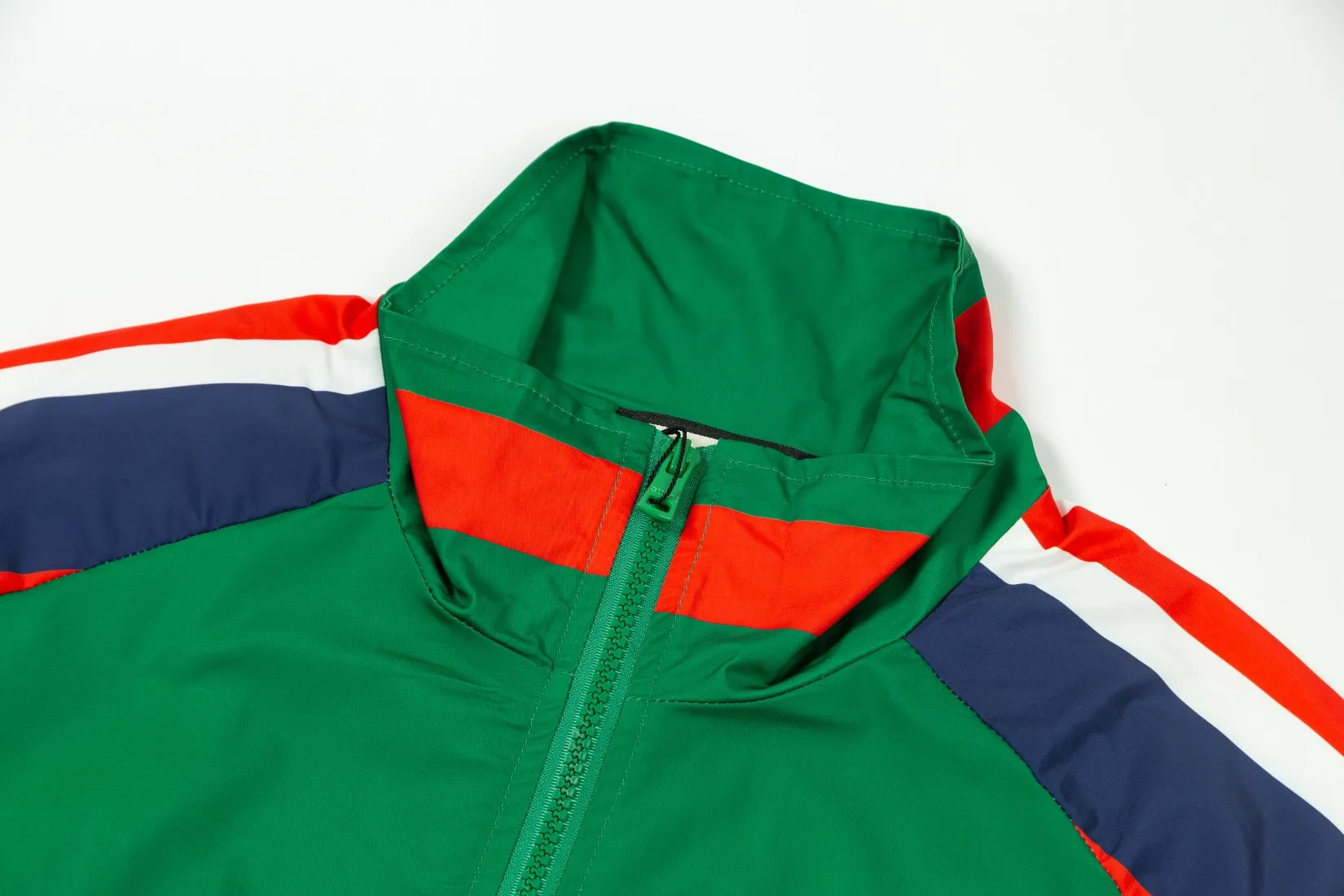 【GUCCI  公式旗艦店】グッチ  ジャケット着 ご好評に付き再入荷！241021