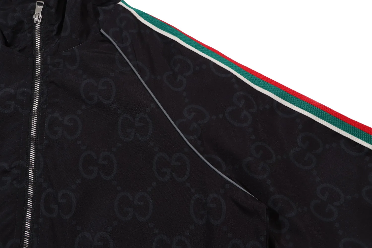【GUCCI】グッチ ジャケット着  ご好評に付き再入荷！240921