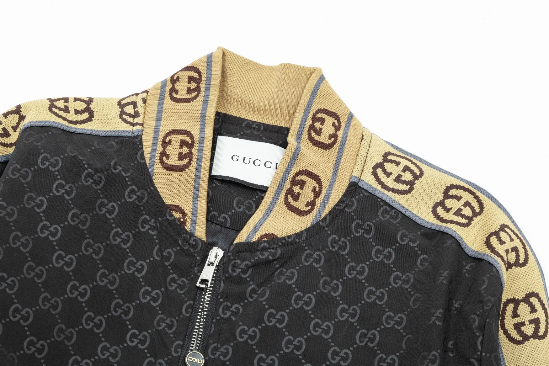 【GUCCI】グッチ ジャケット着  ご好評に付き再入荷！240921