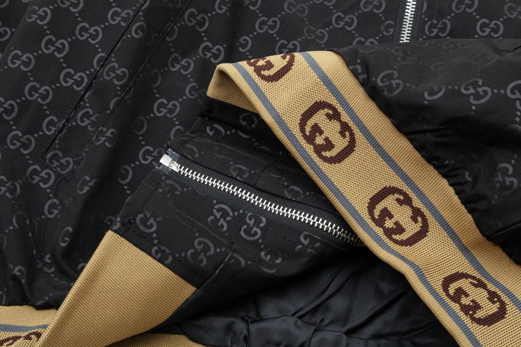 【GUCCI】グッチ ジャケット着  ご好評に付き再入荷！240921