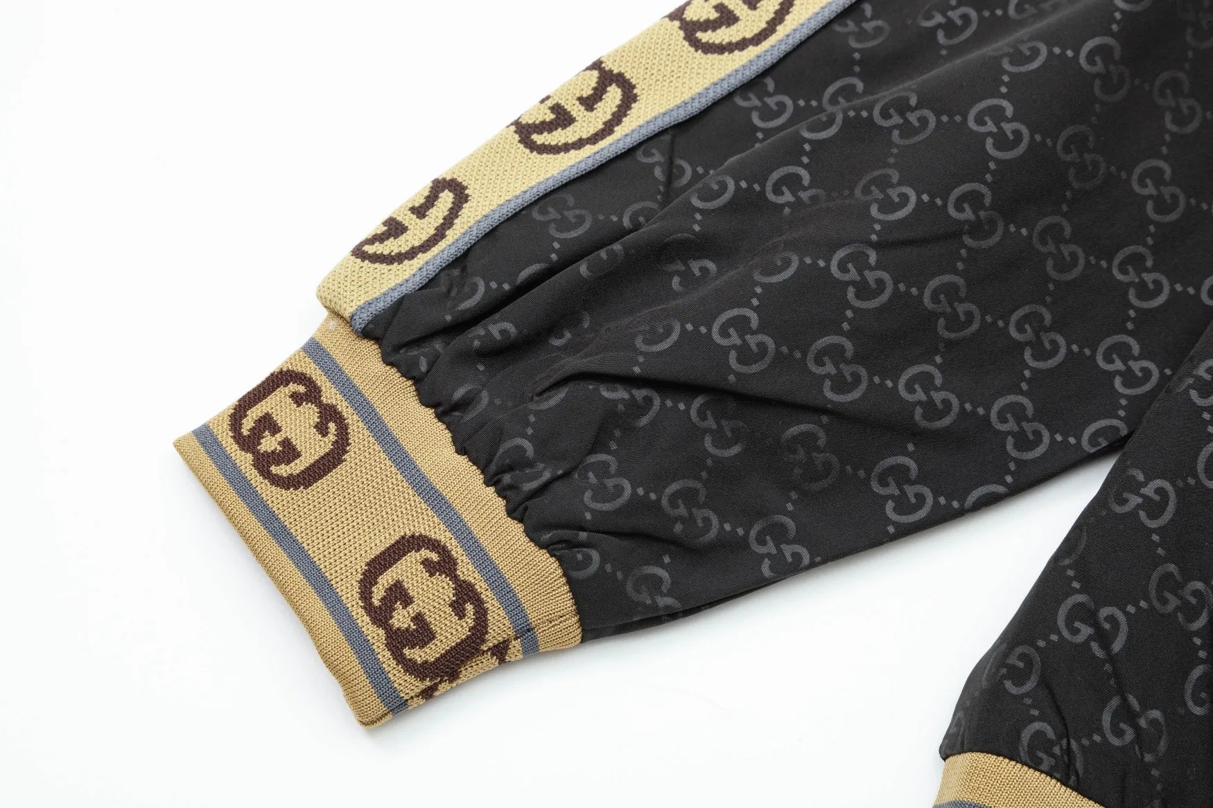 【GUCCI】グッチ ジャケット着  ご好評に付き再入荷！240921