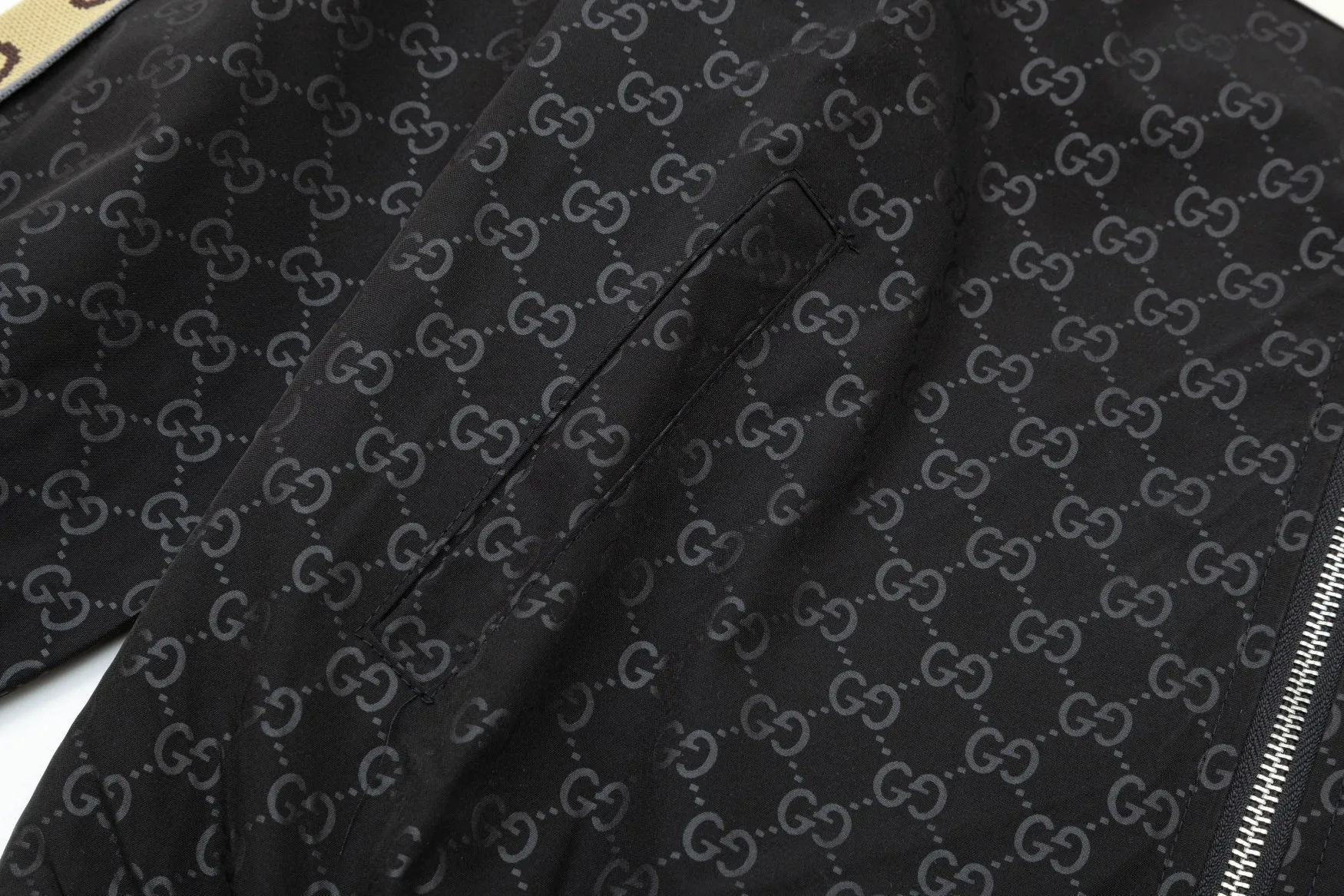 【GUCCI】グッチ ジャケット着  ご好評に付き再入荷！240921