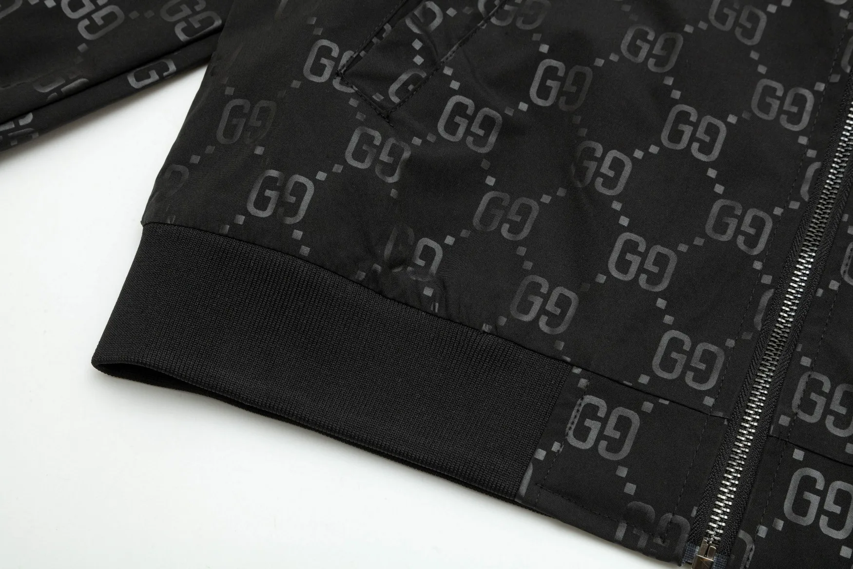 【GUCCI】グッチ ジャケット着  ご好評に付き再入荷！240921