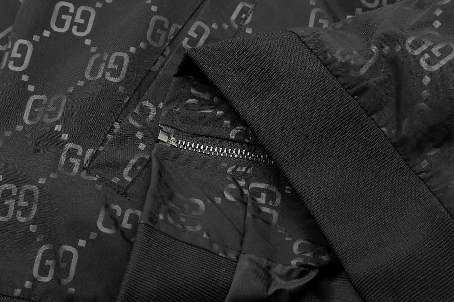 【GUCCI】グッチ ジャケット着  ご好評に付き再入荷！240921
