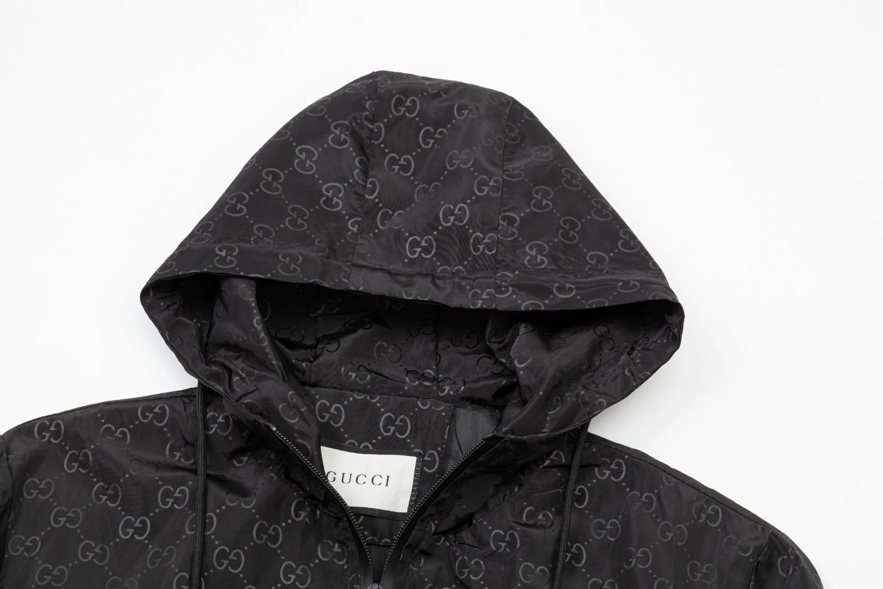 【GUCCI 公式旗艦店】グッチ  ジャケット着 好評に付き再入荷 240828