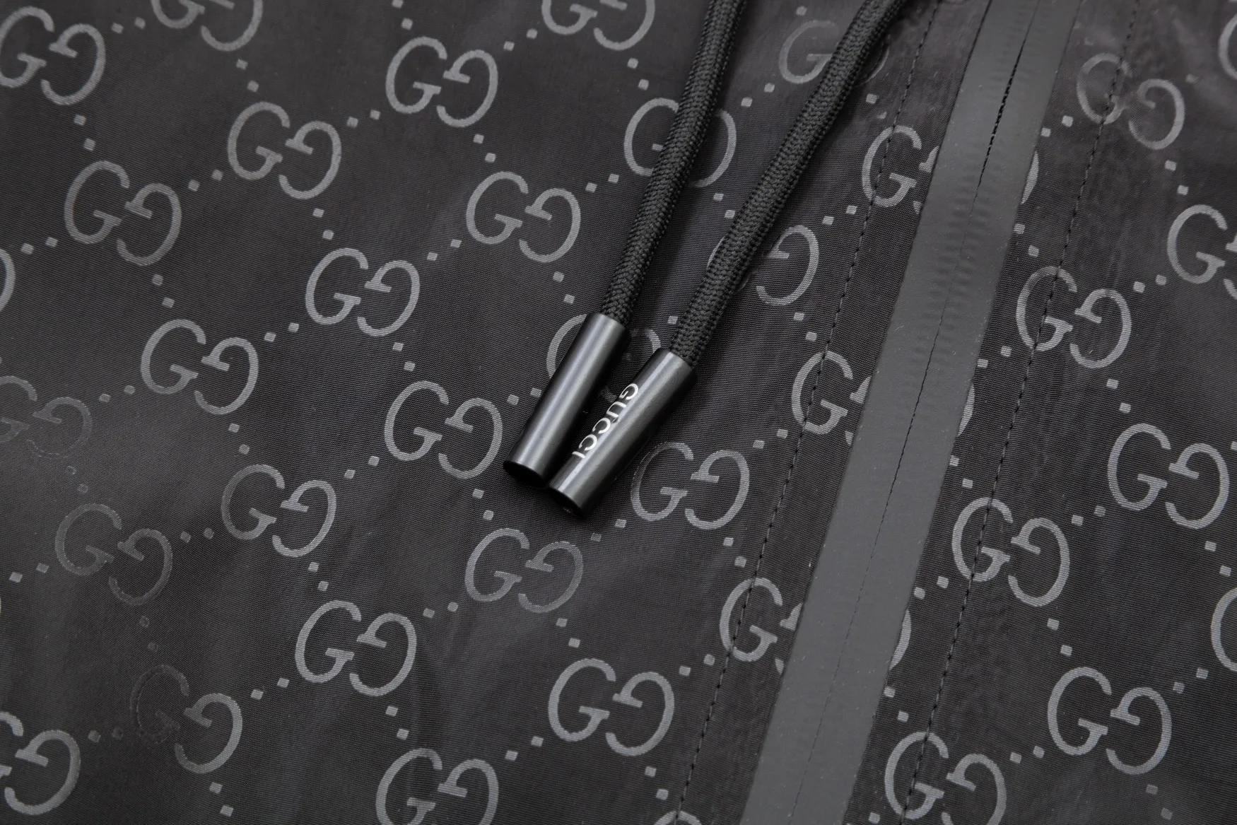 【GUCCI 公式旗艦店】グッチ  ジャケット着 好評に付き再入荷 240828