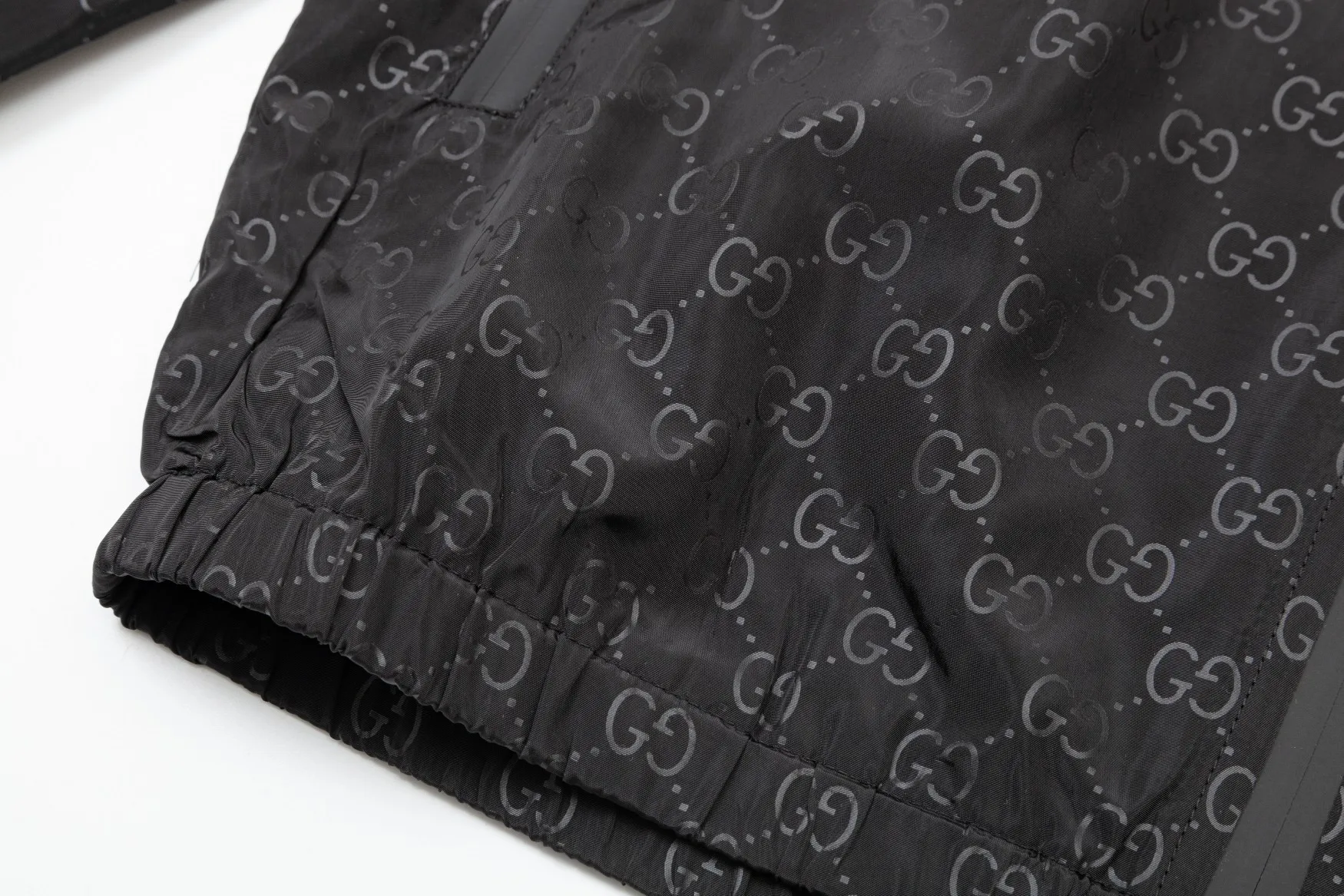 【GUCCI 公式旗艦店】グッチ  ジャケット着 好評に付き再入荷 240828