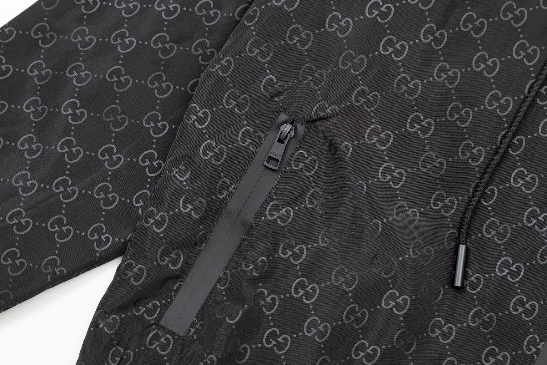 【GUCCI 公式旗艦店】グッチ  ジャケット着 好評に付き再入荷 240828